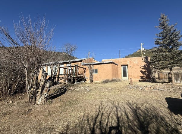 4 Camino Del Medio, Vadito, NM 87579