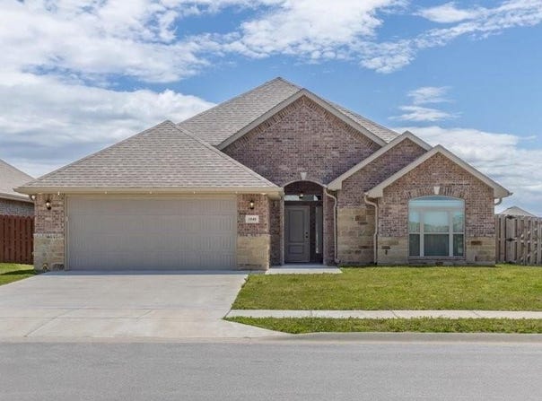 1040 Sundance  LN, Centerton, AR 72712