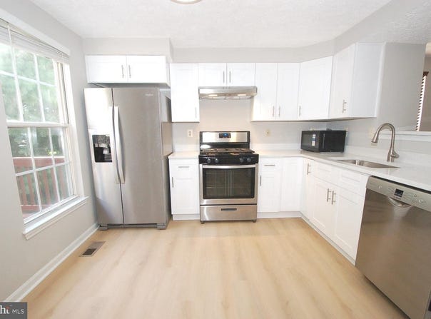 8916 PEMBROOK WOODS, LAUREL, MD 20723