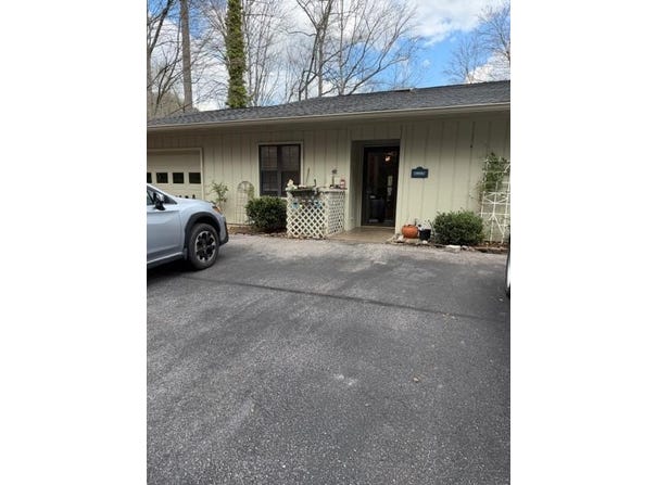 701 A Oak Creek, Franklin, NC 28734
