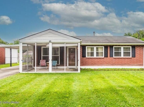 700 Glengarry Dr, Fairdale, KY 40118