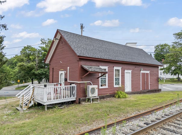 63 Elm Street, Mechanic Falls, ME 04256