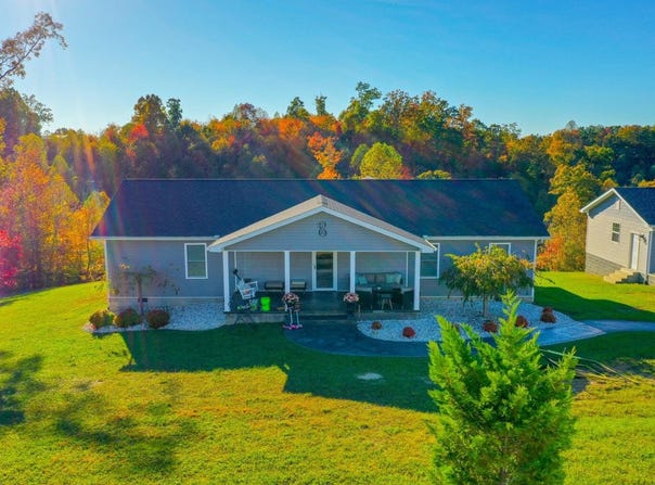 6153 N US 25, East Bernstadt, KY 40729