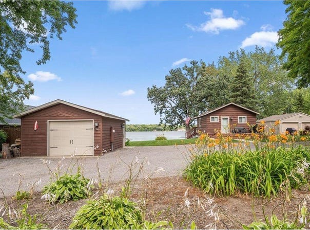 546 Lakeshore Circle, Annandale, MN 55302
