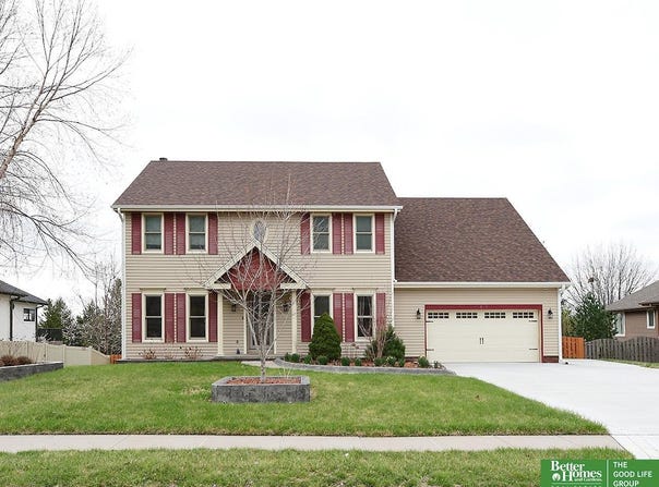 315 Pheasant Run Lane, Papillion, NE 68046