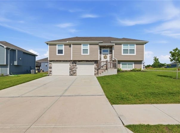 700 Summer Dawn Circle, Belton, MO 64012