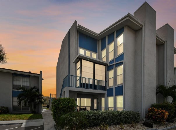 315 MEDALLION BOULEVARD, MADEIRA BEACH, FL 33708
