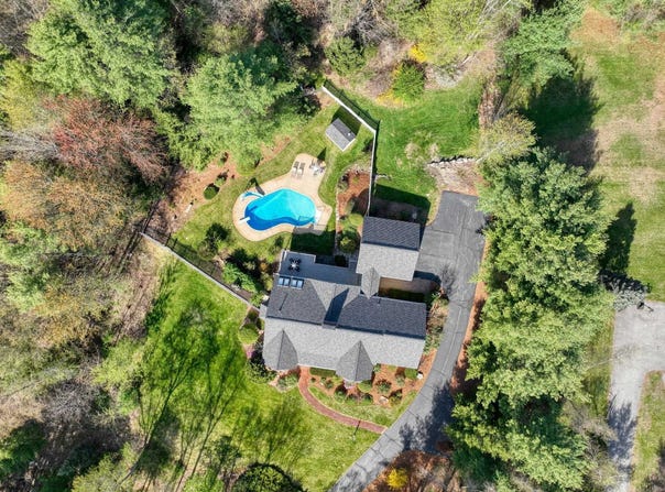 72 McAllister Road, Bedford, NH 03110
