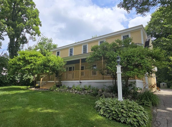 17 Waumbeck Road, Wolfeboro, NH 03894