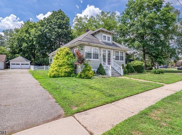 6 Center St, Pompton Lakes Boro, NJ 07442-1941
