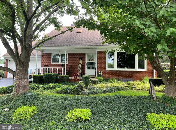 51 S SNYDER STREET, MANHEIM, PA 17545