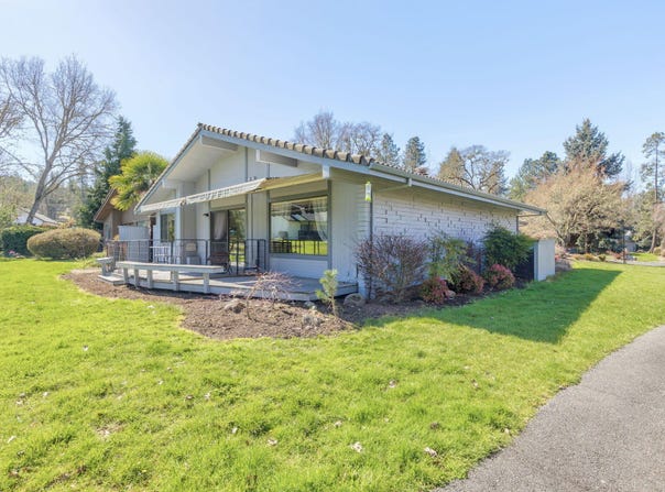 111 Black Oak Street, Grants Pass, OR 97527