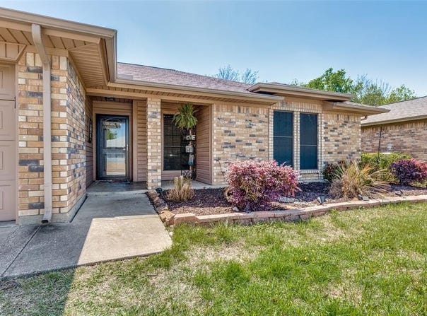 6361 Hunters Glen Drive, Watauga, TX 76148