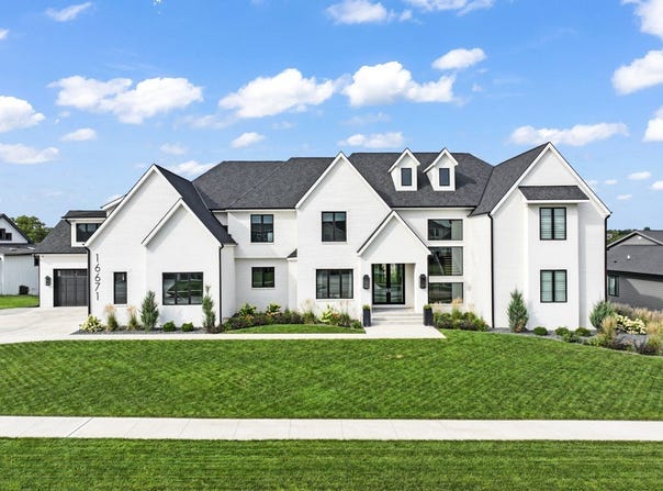16671 Winston Drive, Clive, IA 50325