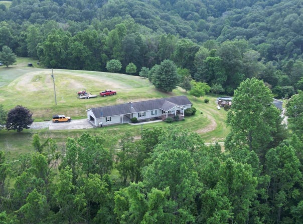 1858  Long Ridge Road, Elkview, WV 25071