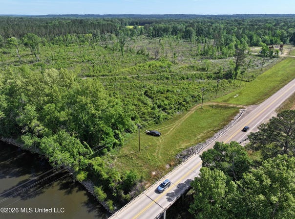 Highway 184, Silver Creek, MS 39663