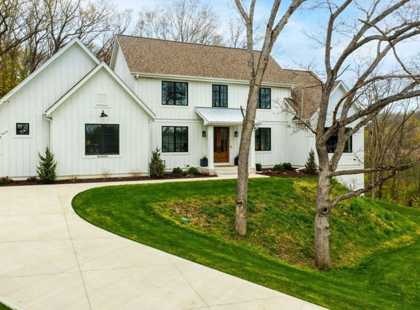 S67w20095 Benjamin Ct, Muskego, WI 53150