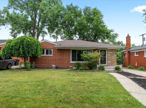 12760 Sterling Court, Oak Park, MI 48237