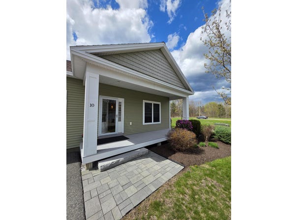 5 Shore Drive, Orono, ME 04473