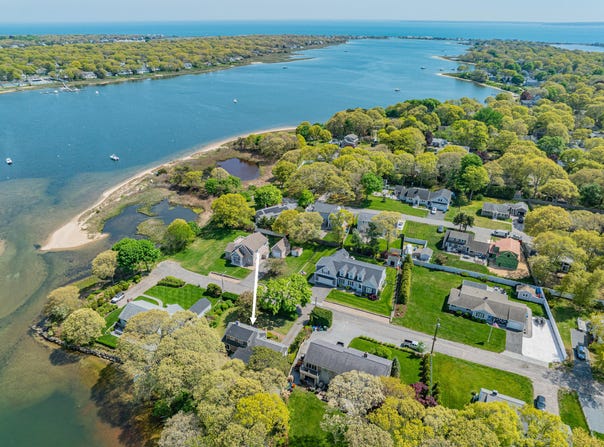 56 English Street, Teaticket, MA 02536