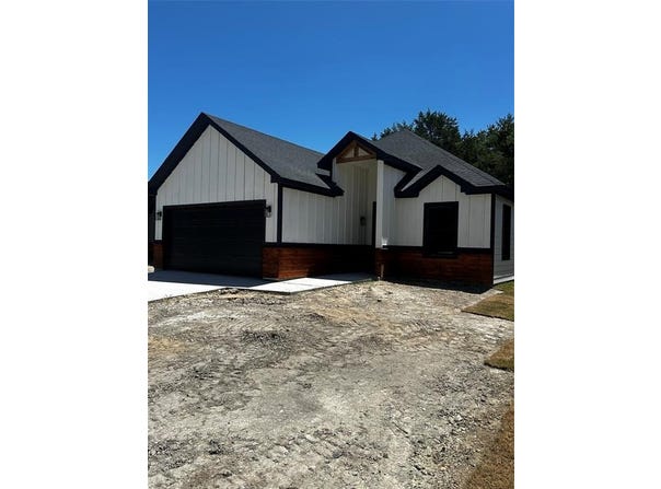 205 W Elm Street, Whitewright, TX 75491