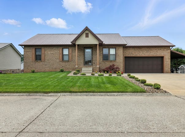 1504 Thistlewood Dr, Hurricane, WV 25526