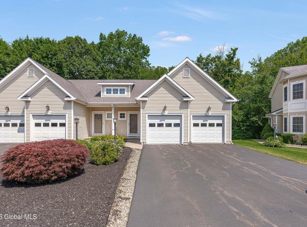 11 Jordan Point Drive, North Greenbush, NY 12180