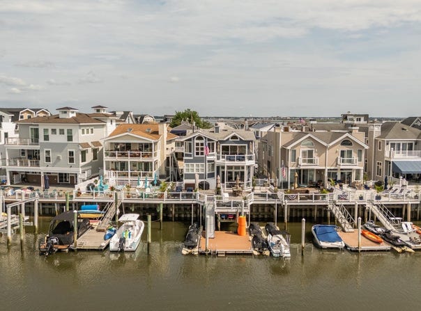 170 W 17th St, Ocean City, NJ 08226