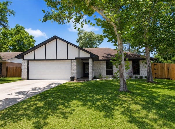 1211 E Hancock Street, Beeville, TX 78102