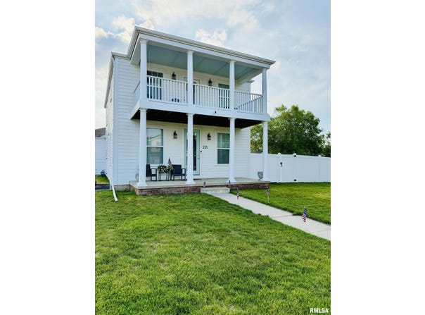 221 STILLWATER Drive, Chillicothe, IL 61523