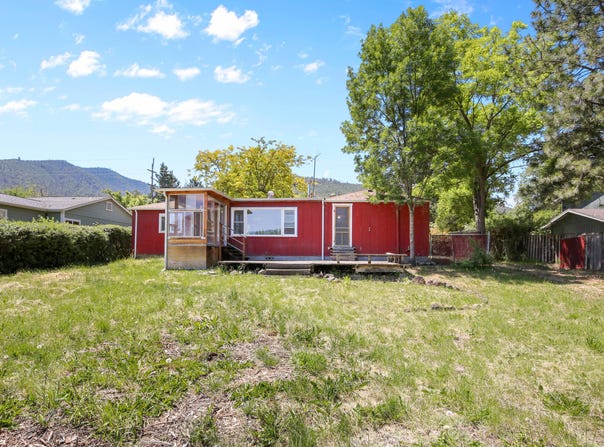 1707 Talent Avenue, Talent, OR 97540