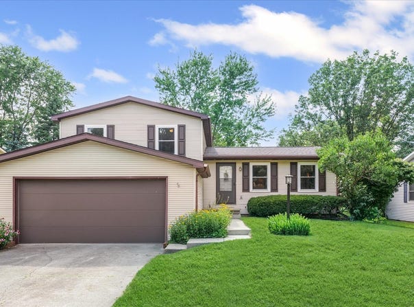 2803 S Myra Ridge Drive, Urbana, IL 61802