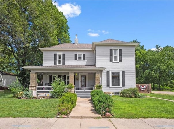 314 E Nichols Street, Spring Hill, KS 66083