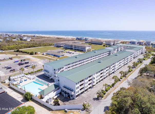 105 SE 58th Street, Oak Island, NC 28465