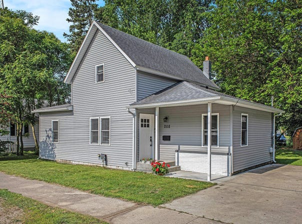 208 S East Street, Hartford, MI 49057