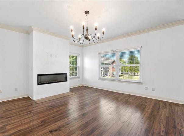 11619 Tomahawk Creek Parkway, Leawood, KS 66211