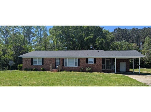 8050 Twisted Hickory Road, Bladenboro, NC 28320