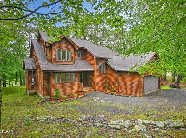 105 Beechwood Lane, Greentown, PA 18426