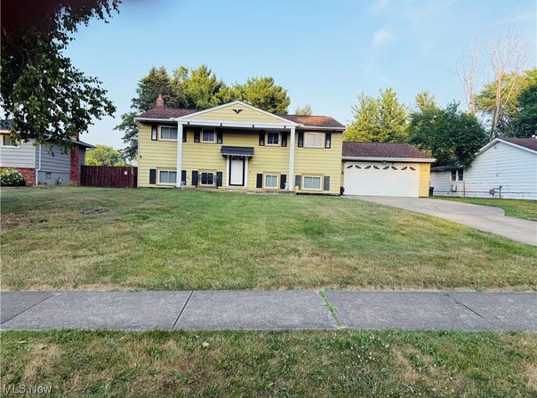 13143 Richards Drive, Strongsville, OH 44149
