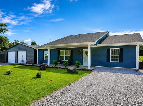 110 Water St, Big Sandy, TN 38221