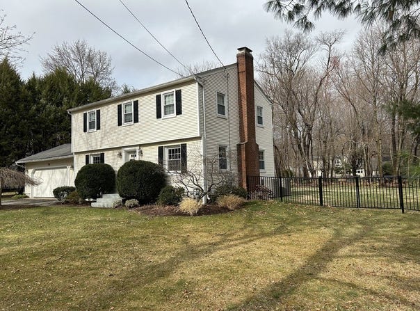 79 Viscount Rd, Longmeadow, MA 01106