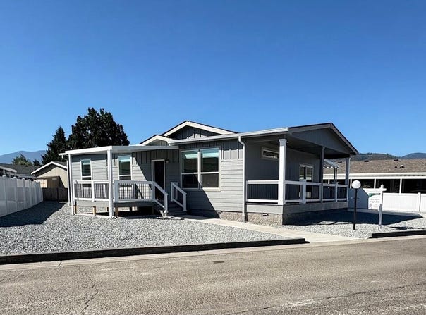 4601 S Pacific Highway, Phoenix, OR 97535
