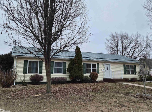 511 5Th Avenue W, Oskaloosa, IA 52577