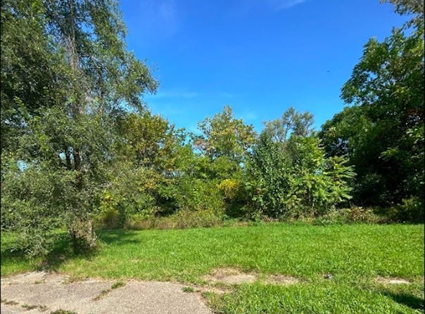 425 E Lorado Avenue, Flint, MI 48505