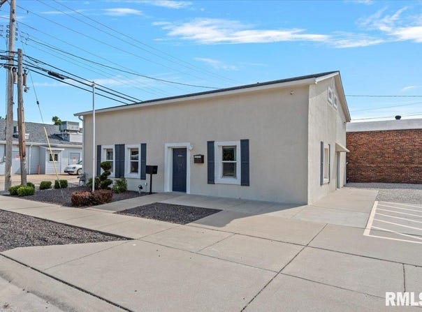 117 W MULBERRY Street, Chatham, IL 62629