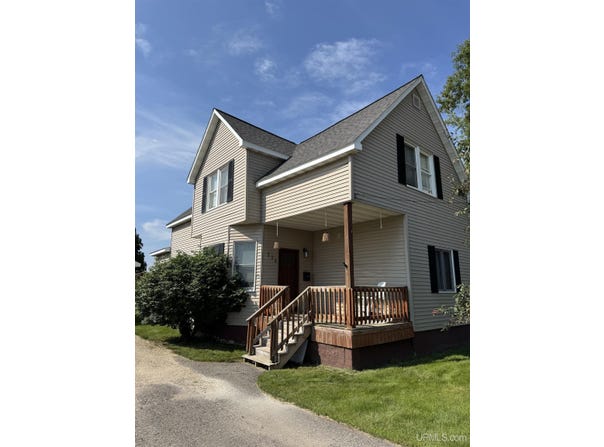 111 9th, Norway, MI 49870