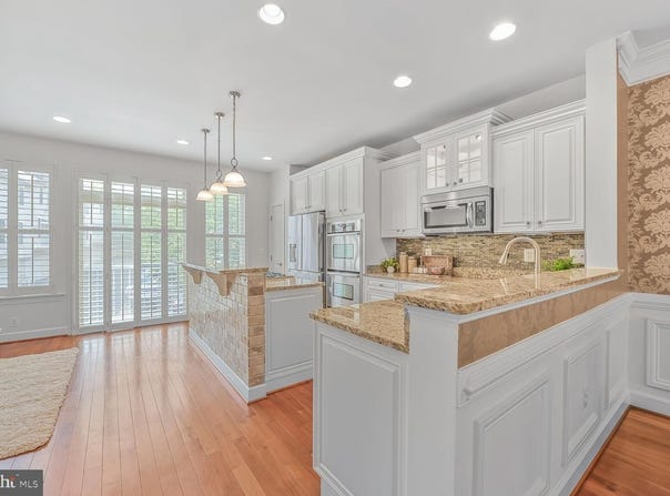 2541 S KENMORE COURT, ARLINGTON, VA 22206