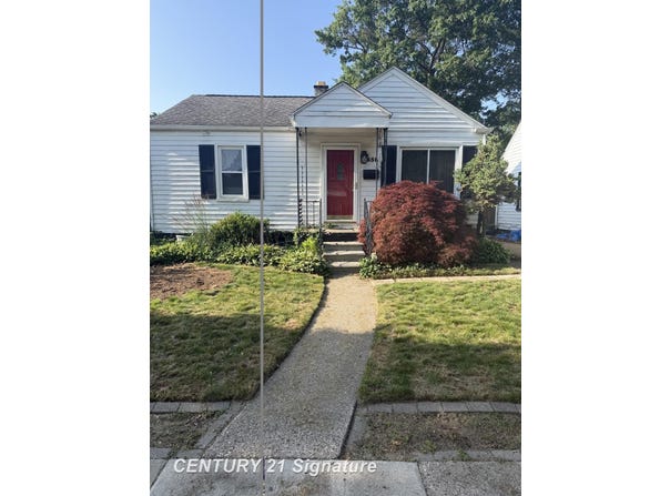 658 E Coy Avenue, Hazel Park, MI 48030