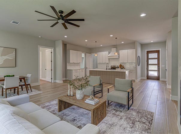136 E Pauwela LN, Bastrop, TX 78602