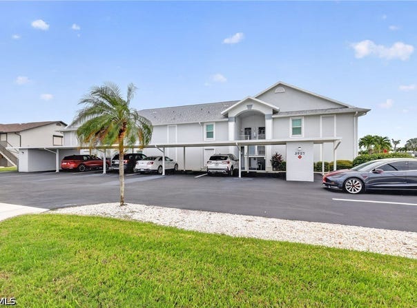 3927 SE 11th Place, Cape Coral, FL 33904